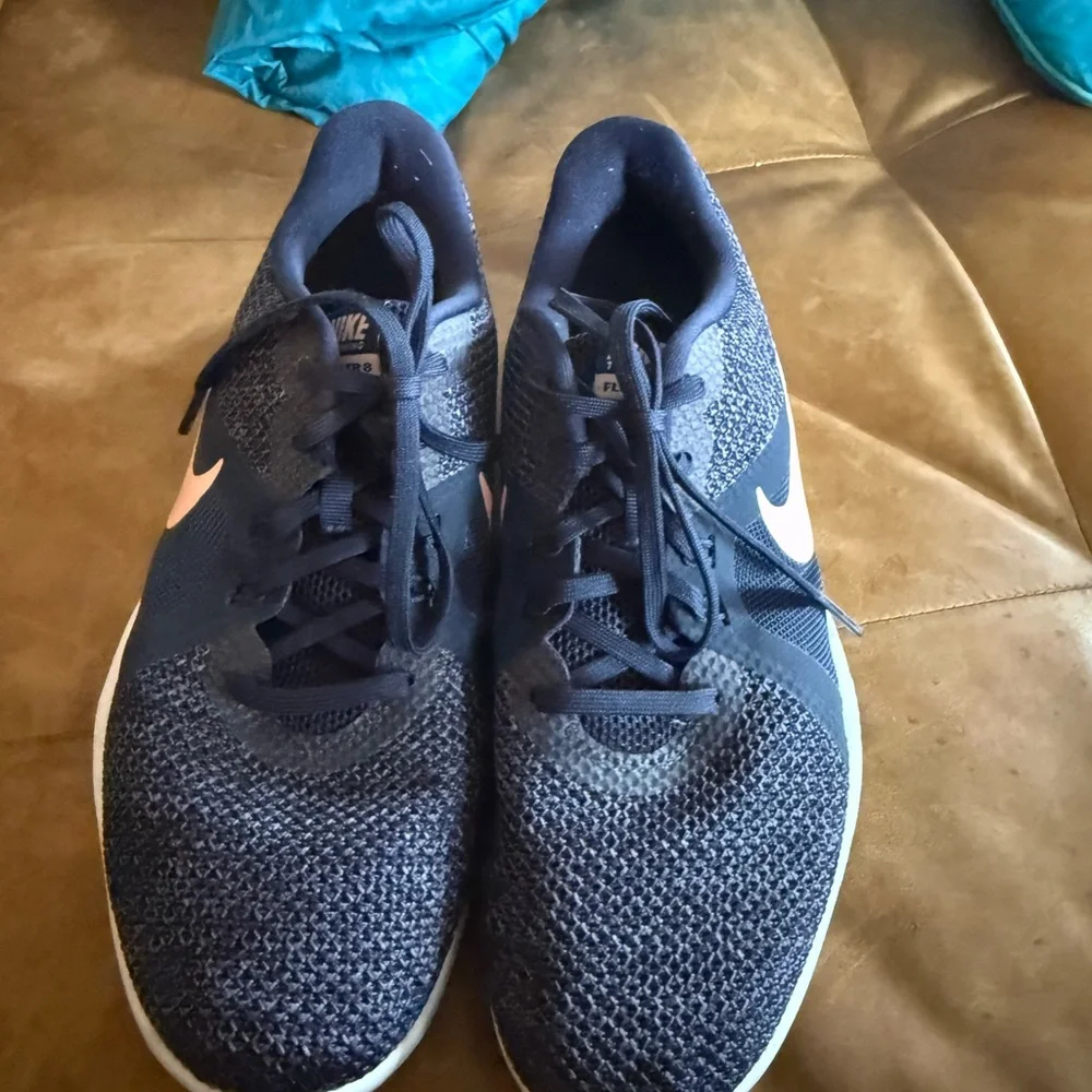 Nike Training Flex TR8 Navy Coral Running Shoes wms 9 - Picture 2 of 6